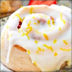 The amazing sweet roll that Novalee baked